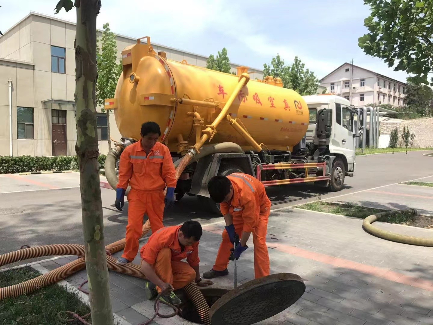 康巴什化粪池清理与5-8吨吸粪车施工效率分析
